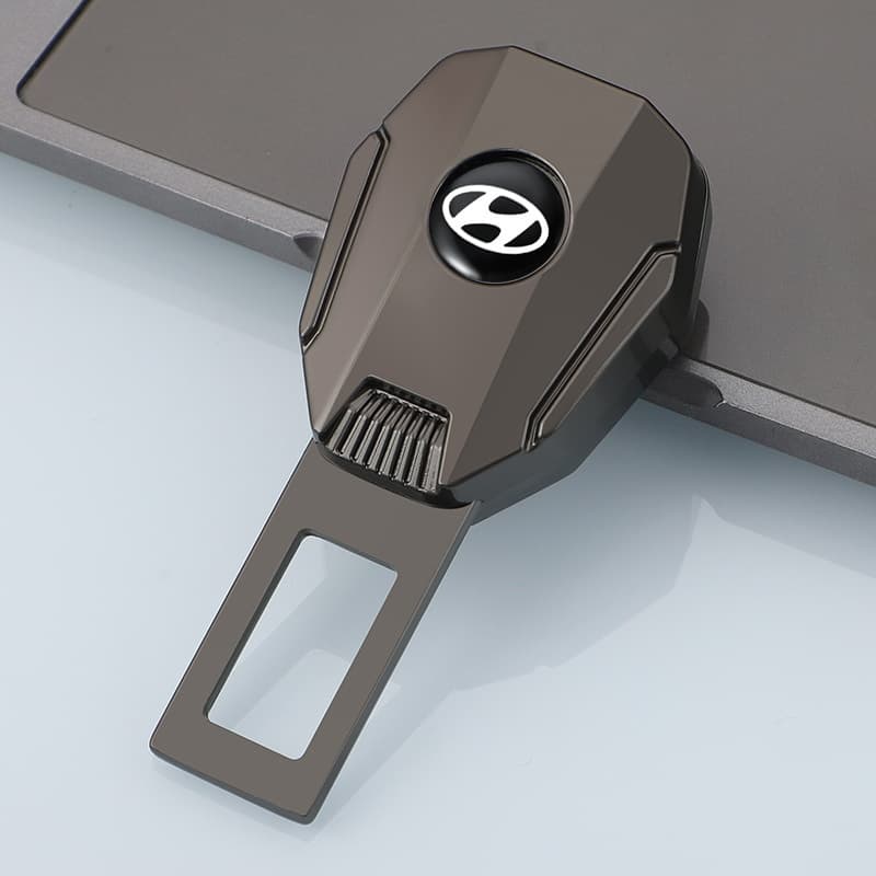 Black Hyundai car seat belt extender, featuring a black seat belt extender with the Hyundai logo. Ideal for Hyundai car owners aiming to enhance seat belt comfort, this superior auto accessory combines sleek design and practicality for an upgraded driving experience.